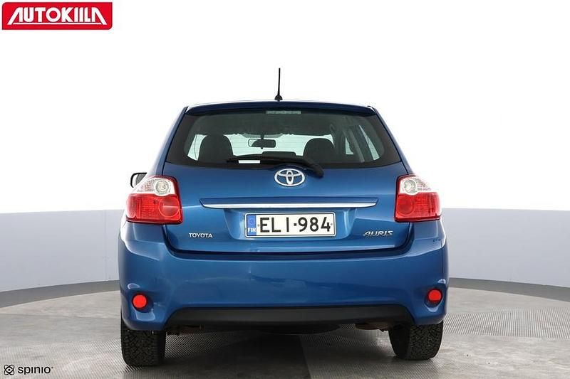 Käytetty Toyota Auris Terra 132 HP (97 kW) 2010 Sininen Viistoperä