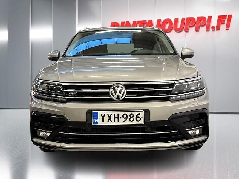 Käytetty VW Tiguan R-line 150 HP (110 kW) 2020 Harmaa Katumaasturi