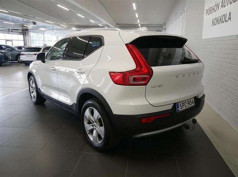 Käytetty Volvo XC40 Business Edition 150 HP (110 kW) 2018 Valkoinen Katumaasturi