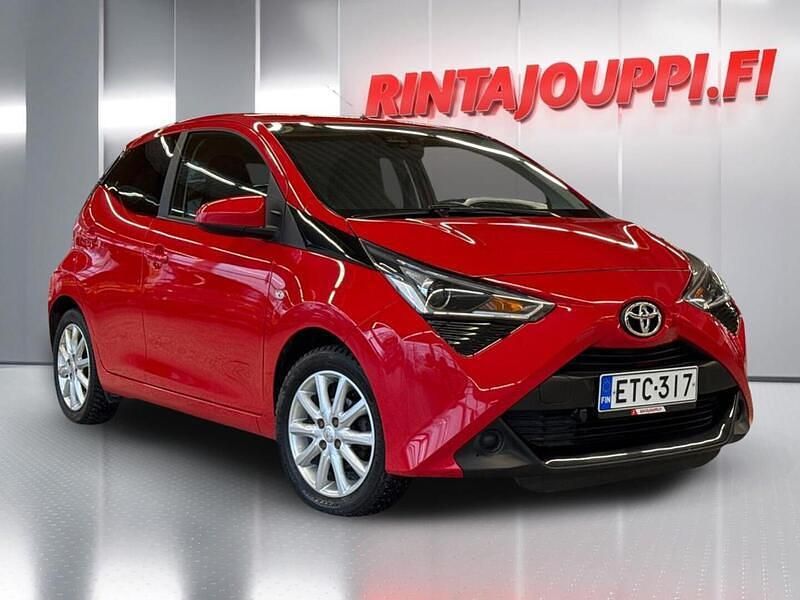 Punainen Käytetty 2020 Toyota Aygo X-play Viistoperä | 12 400 € (Perustarjous) - Kuva 1/3