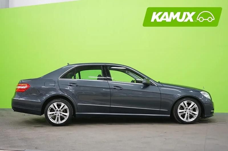 Käytetty Mercedes E220 Business 170 HP (125 kW) 2012 Hopea / harmaa Sedan