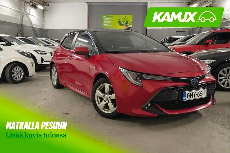 Punainen Käytetty 2019 Toyota Corolla Active Sedan | 17 990 € (Perustarjous) - Kuva 1/3