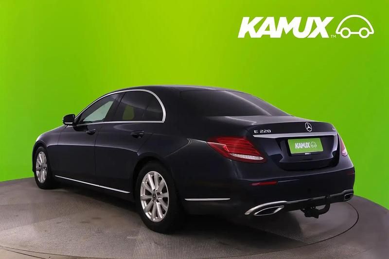 Käytetty Mercedes E220 Business 194 HP (142 kW) 2017 Sininen Sedan