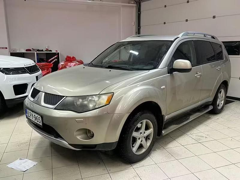 Musta Käytetty 2007 Mitsubishi Outlander Instyle Katumaasturi | 3 900 € - Kuva 1/4