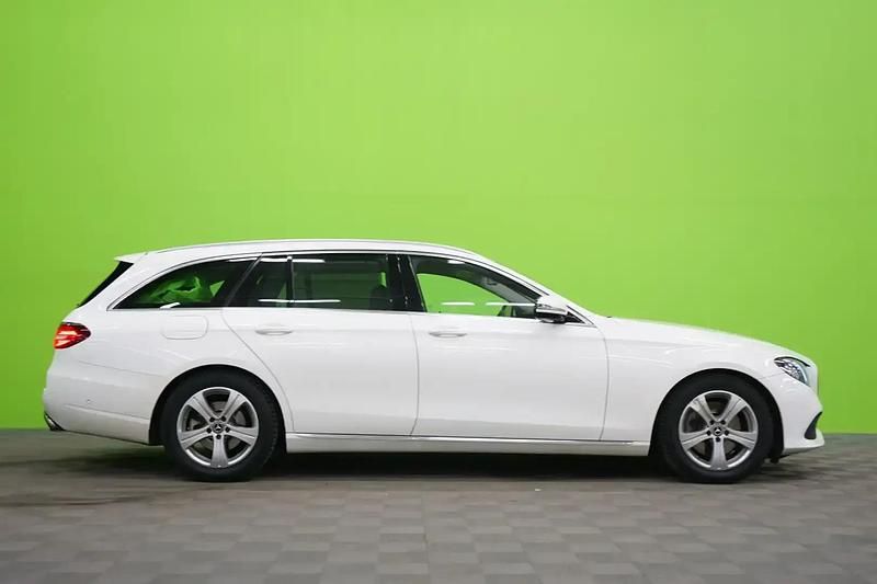 Käytetty Mercedes E220 Business 194 HP (142 kW) 2018 Valkoinen Farmari