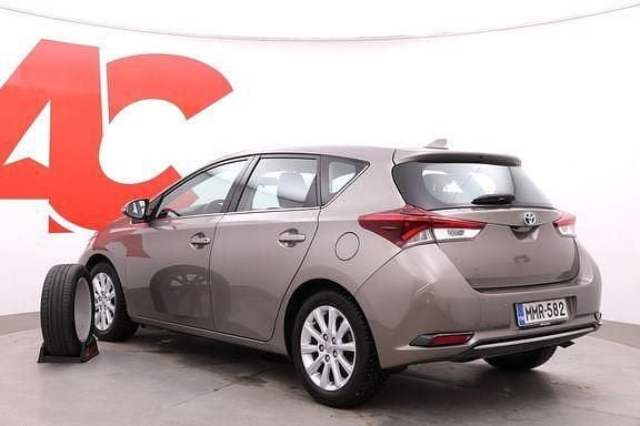Käytetty Toyota Auris Active 98 HP (72 kW) 2016 Ruskea (beige) Viistoperä