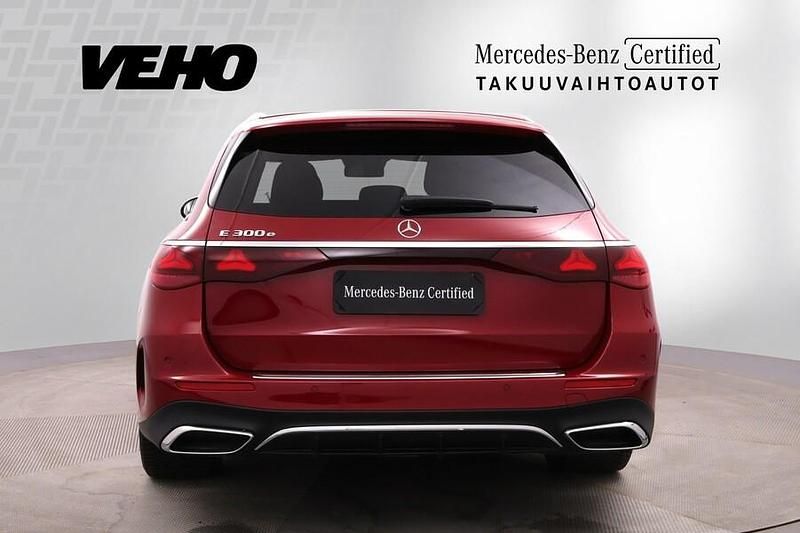 Käytetty Mercedes E300 AMG 313 HP (230 kW) 2025 Punainen Farmari