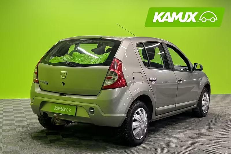 Käytetty Dacia Sandero Lauréate 87 HP (63 kW) 2010 Hopea / harmaa Sedan