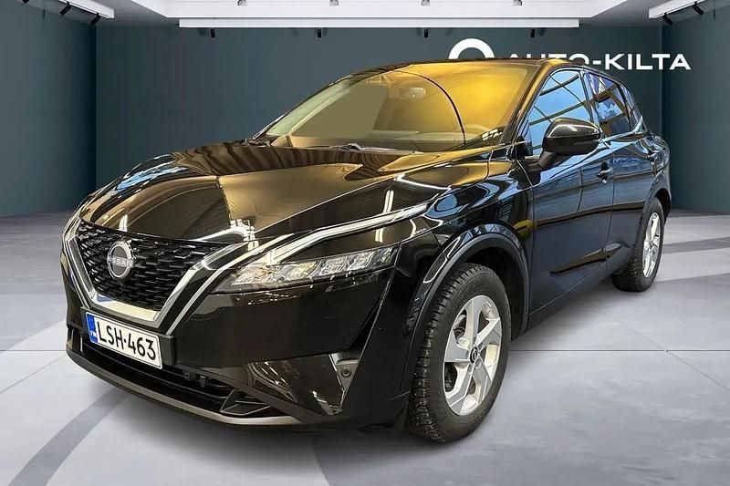 Käytetty Nissan Qashqai N-Connecta 158 HP (116 kW) 2023 Met. musta Katumaasturi