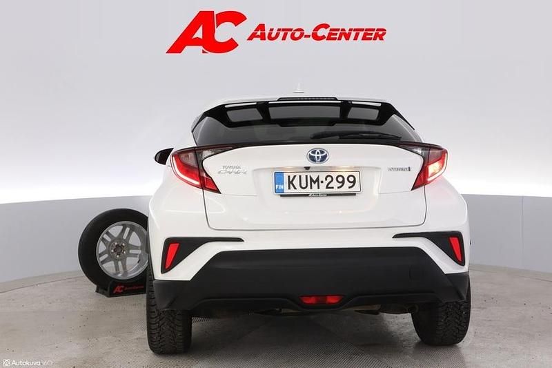 Käytetty Toyota C-HR Active 122 HP (89 kW) 2021 Valkoinen Katumaasturi