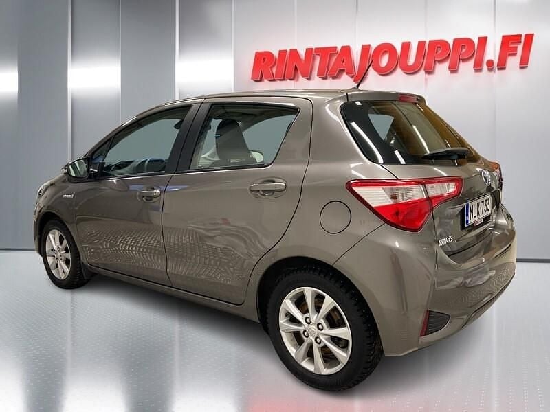 Käytetty Toyota Yaris Hybrid Active 101 HP (74 kW) 2019 Viistoperä