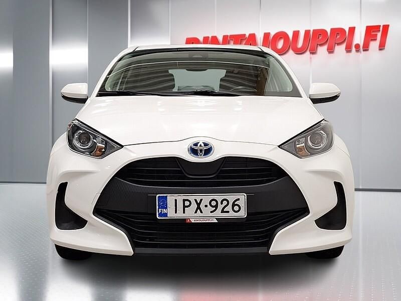 Käytetty Toyota Yaris Hybrid Active 116 HP (85 kW) 2022 Valkoinen Viistoperä