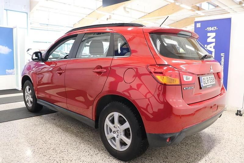 Käytetty Mitsubishi ASX Invite 117 HP (86 kW) 2015 Punainen Katumaasturi