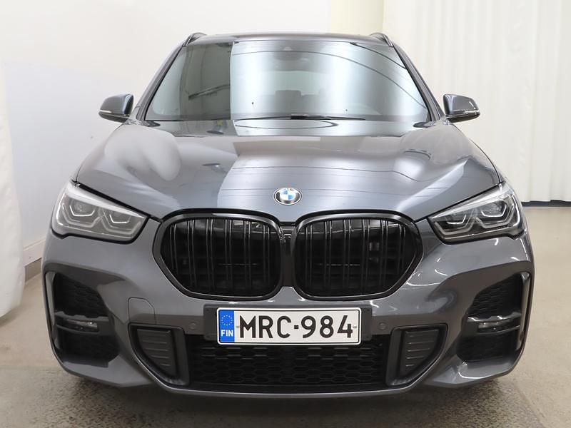 Käytetty BMW X1 M Sport 220 HP (161 kW) 2021 Harmaa Katumaasturi