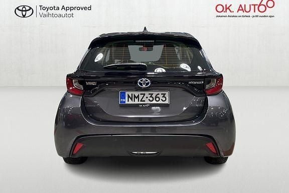 Käytetty Toyota Yaris Active 114 HP (83 kW) 2023 Harmaa Viistoperä