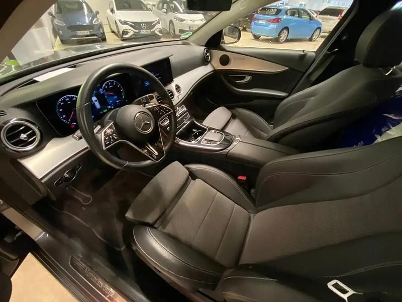 Käytetty Mercedes E300 Avantgarde 194 HP (142 kW) 2022 Hopea / harmaa Farmari
