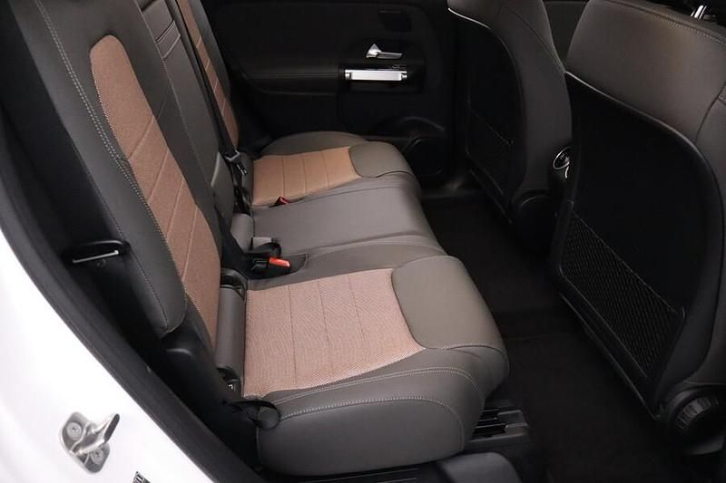 Käytetty Mercedes EQB300 Advanced Plus 167 kW (228 HP) 2025 Valkoinen Katumaasturi