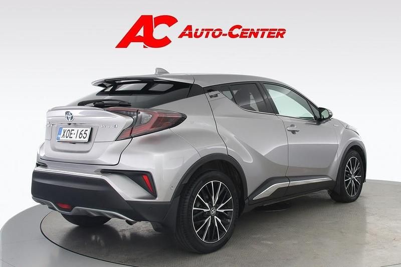 Käytetty Toyota C-HR Premium 122 HP (89 kW) 2017 Hopea Katumaasturi