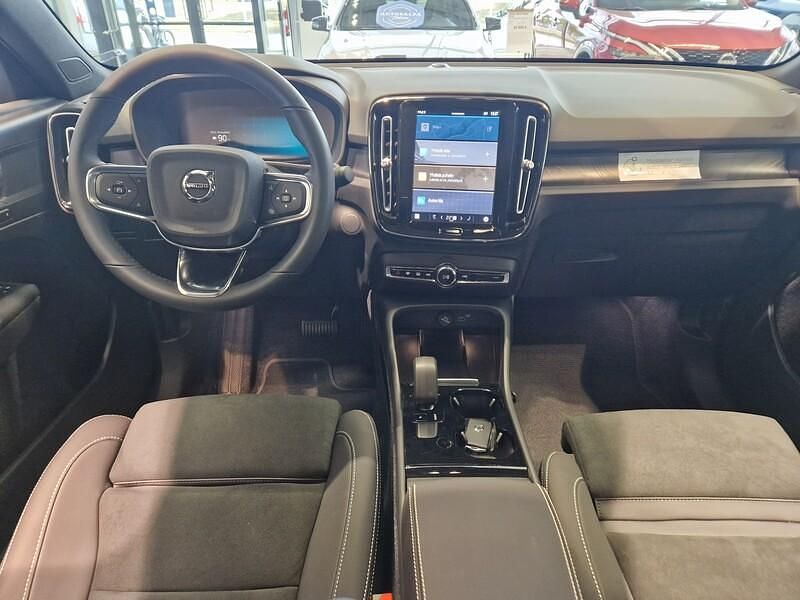 Käytetty Volvo C40 Plus 300 kW (408 HP) 2023 Katumaasturi