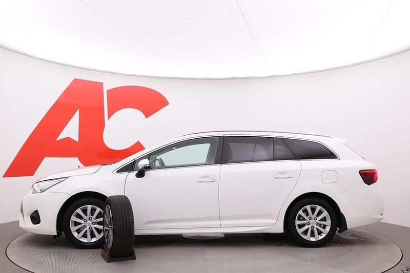 Käytetty Toyota Avensis Multidrive S 147 HP (108 kW) 2017 Valkoinen Farmari