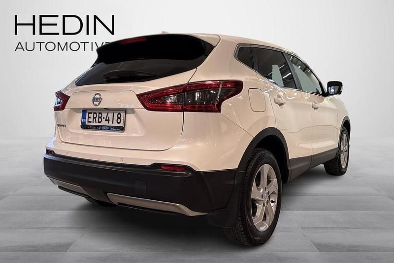 Käytetty Nissan Qashqai N-Connecta 140 HP (102 kW) 2020 Valkoinen Katumaasturi