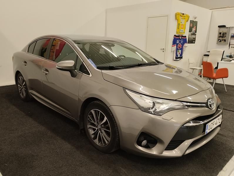 Käytetty Toyota Avensis Active 143 HP (105 kW) 2016 Sedan