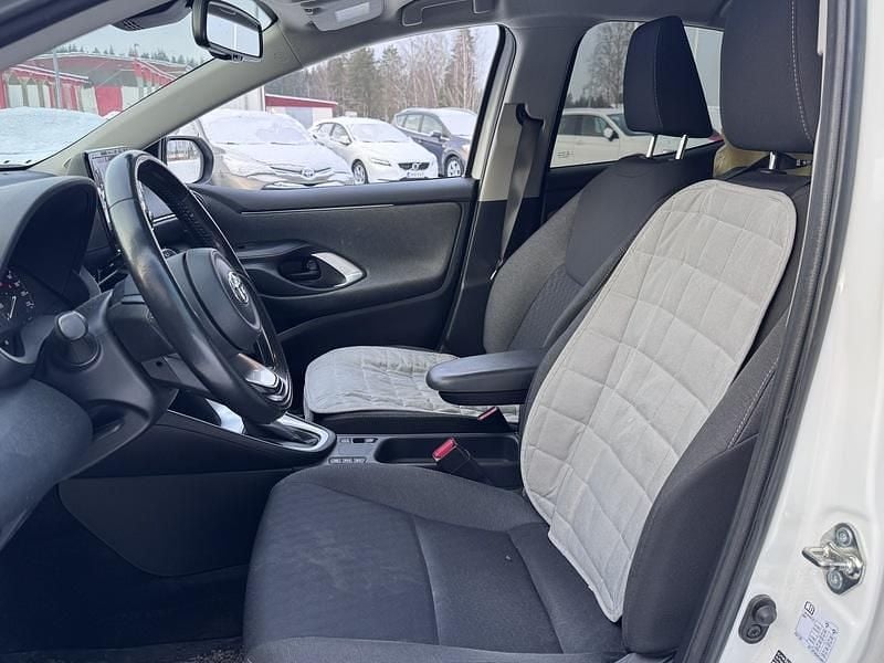 Käytetty Toyota Yaris Hybrid Active 116 HP (85 kW) 2022 Viistoperä