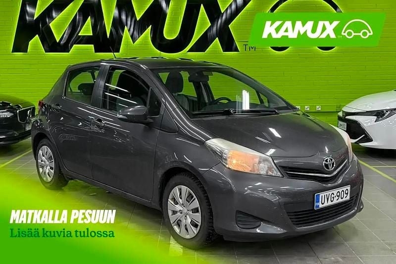 Hopea / harmaa Käytetty 2013 Toyota Yaris Multidrive S Sedan | 12 480 € (Perustarjous) - Kuva 1/3