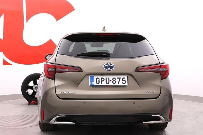 Käytetty Toyota Corolla Edition 140 HP (102 kW) 2024 Oxide bronze Farmari