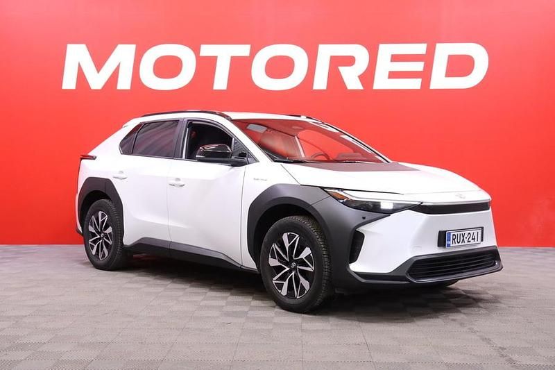 Käytetty Toyota bZ4X Active 252 kW (343 HP) 2023 Katumaasturi