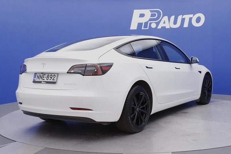 Käytetty Tesla Model 3 349 kW (475 HP) 2022 Valkoinen Sedan