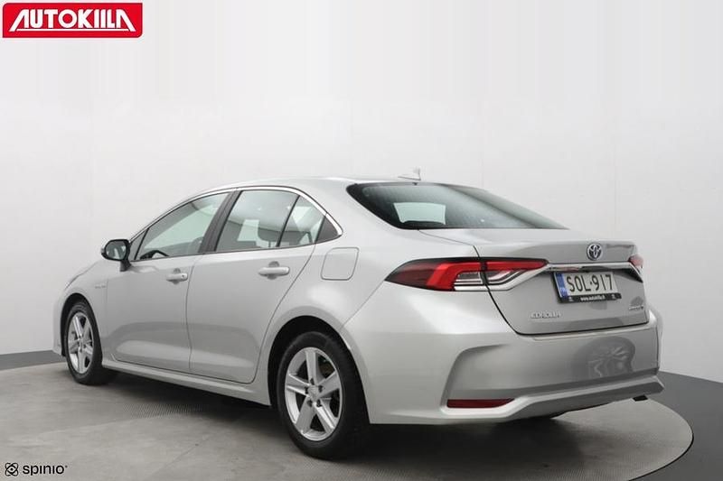 Käytetty Toyota Corolla Active 98 HP (72 kW) 2020 Hopea Sedan