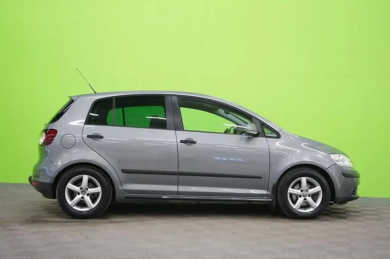 Käytetty VW Golf Plus Cross Comfortline 122 HP (89 kW) 2009 Hopea / harmaa Tila-auto