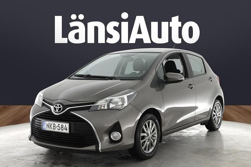 Käytetty Toyota Yaris Multidrive S 99 HP (72 kW) 2016 Harmaa Viistoperä