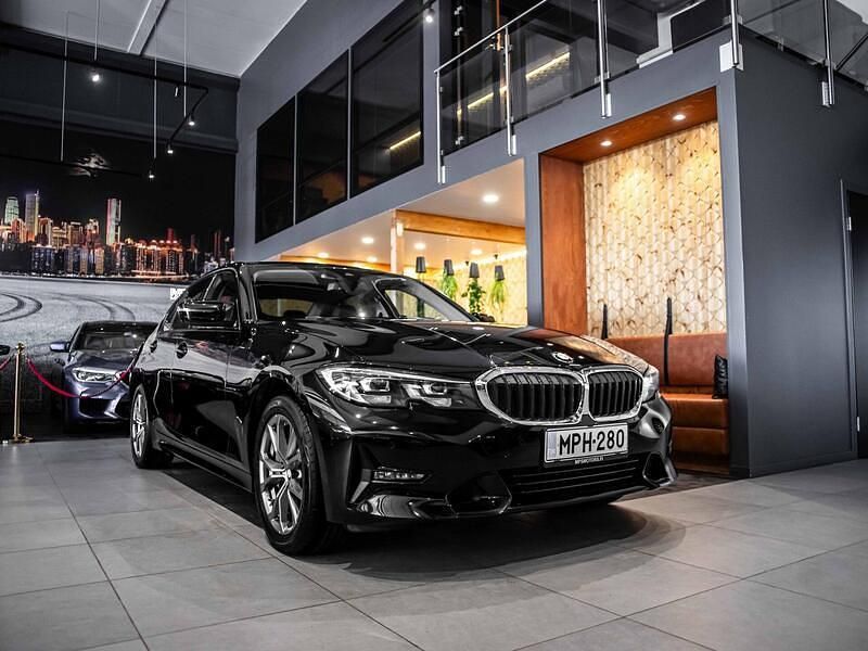 Käytetty BMW 330e Sport Line 184 HP (135 kW) 2022 Musta Sedan