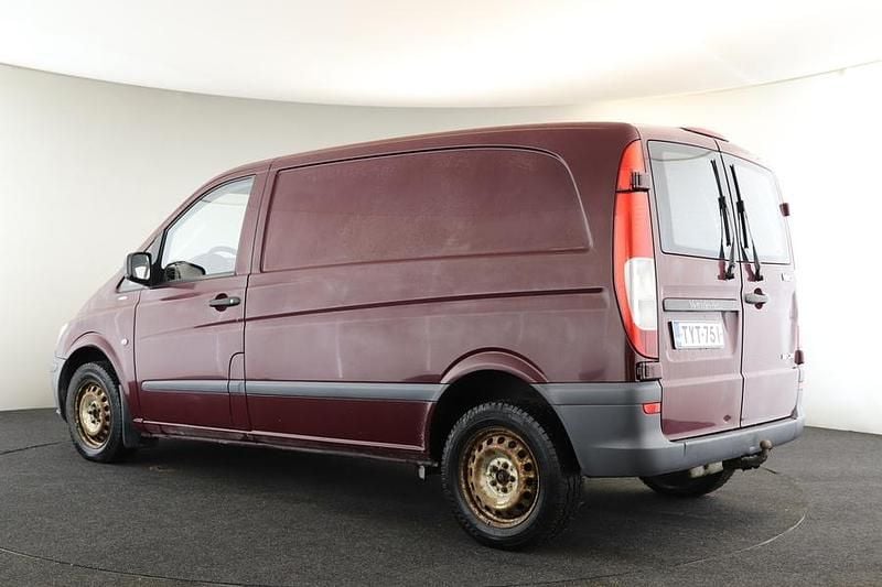 Käytetty Mercedes Vito 95 HP (69 kW) 2012 Punainen Van