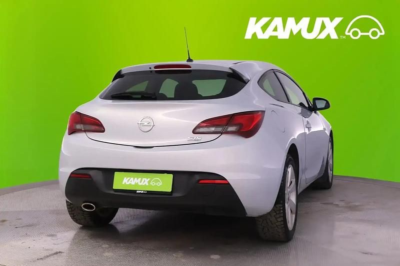 Käytetty Opel Astra GTC 140 HP (102 kW) 2012 Valkoinen Sedan