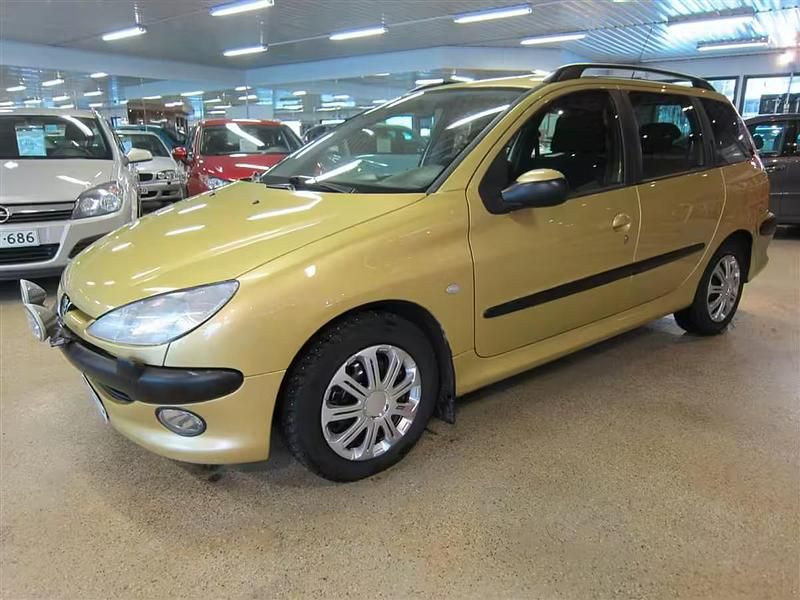 Keltainen Käytetty 2002 Peugeot 206 Farmari | 2 900 € - Kuva 1/4