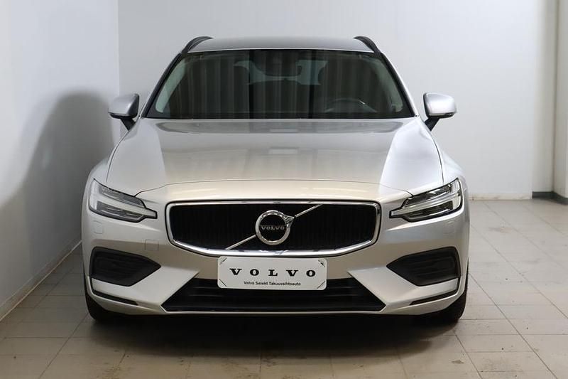 Käytetty Volvo V60 Business Edition 190 HP (139 kW) 2019 Hopea Farmari