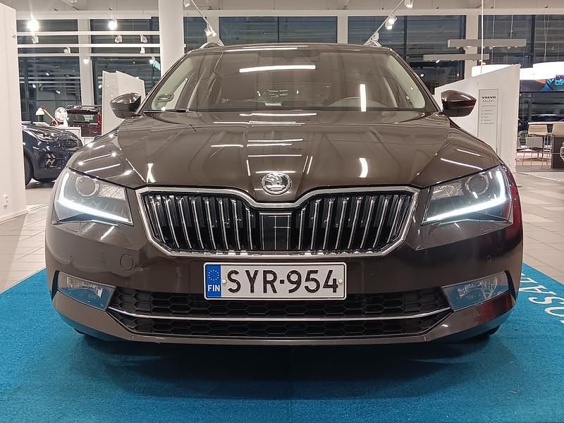 Käytetty Skoda Superb Business Line 150 HP (110 kW) 2019 Ruskea Farmari