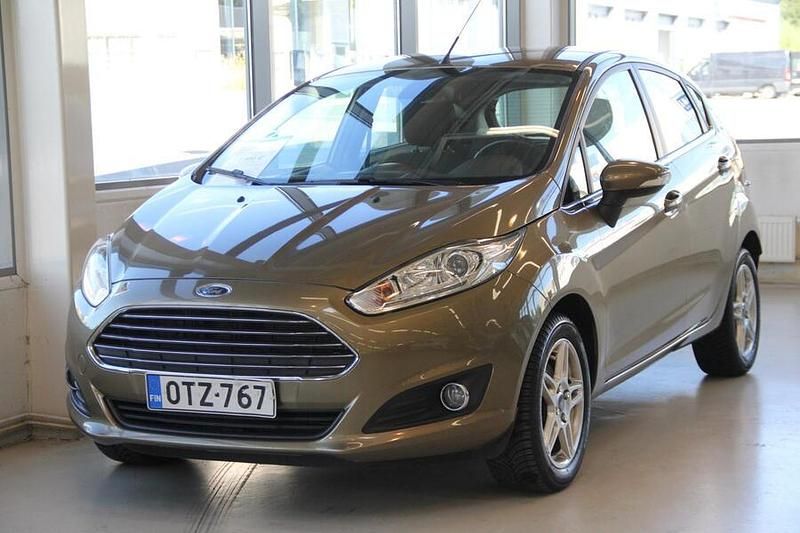 Ruskea Käytetty 2013 Ford Fiesta Titanium Viistoperä | 7 990 € (Perustarjous) - Kuva 1/4