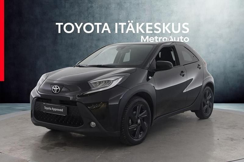 Musta Käytetty 2023 Toyota Aygo X Multidrive S Katumaasturi | 15 790 € (Perustarjous) - Kuva 1/4