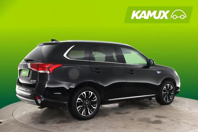 Käytetty Mitsubishi Outlander P-HEV Instyle 121 HP (88 kW) 2017 Musta Farmari