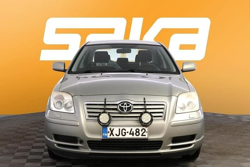 Käytetty Toyota Avensis 110 HP (80 kW) 2005 Sedan
