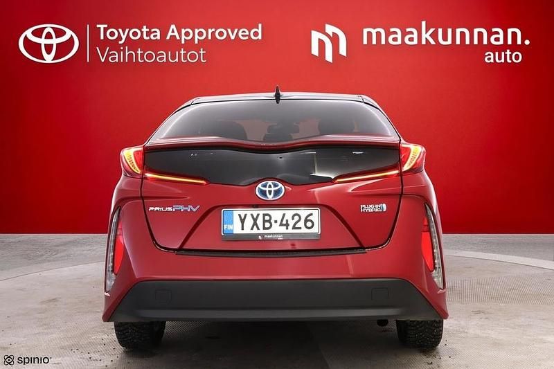 Käytetty Toyota Prius 122 HP (89 kW) 2020 Punainen Viistoperä