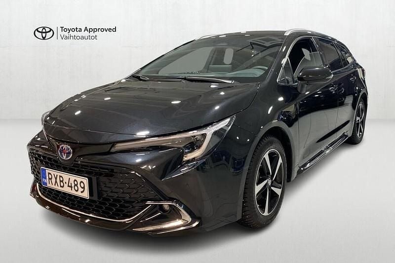 Musta Käytetty 2024 Toyota Corolla Anniversary Farmari | 31 990 € (Perustarjous) - Kuva 1/4