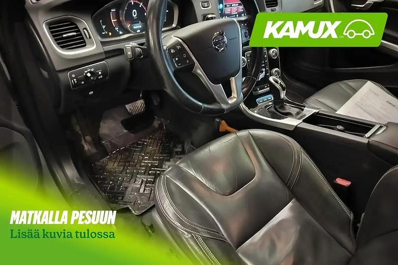 Käytetty Volvo V60 Summum 163 HP (119 kW) 2016 Hopea / harmaa Farmari