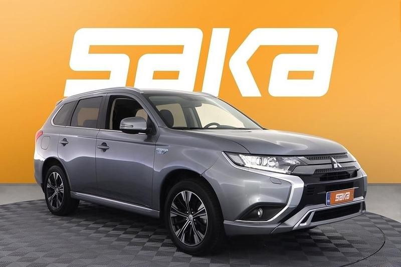 Käytetty 2020 Mitsubishi Outlander P-HEV Active Katumaasturi | 20 890 € (Hyvä tarjous) - Kuva 1/3