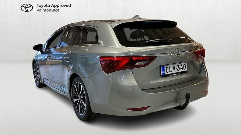 Käytetty Toyota Avensis Business Edition 147 HP (108 kW) 2018 Harmaa Farmari