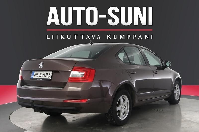 Käytetty Skoda Octavia Ambition 140 HP (102 kW) 2013 Ruskea Viistoperä